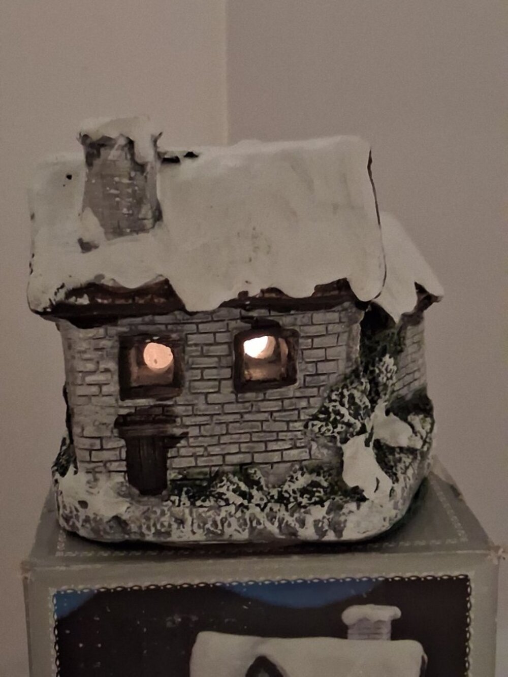 VTG Cottage Charmers Lighted Resin Snow House Battery Christmas Village - Picture 4 of 13